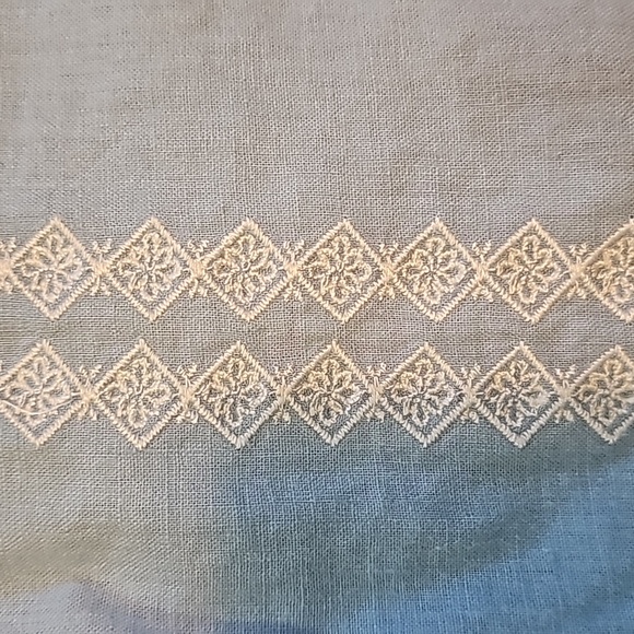 Old Navy short sleeve shirt, Size 2T/2A in Excellent like new condition - Picture 3 of 6